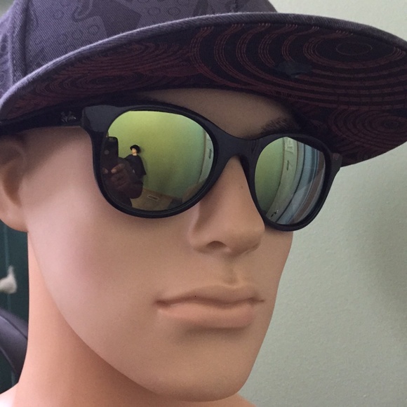 Ray-Ban Sunglasses - Picture 2 of 8